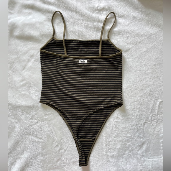 New!✨ Levi’s striped bodysuit - Picture 2 of 2